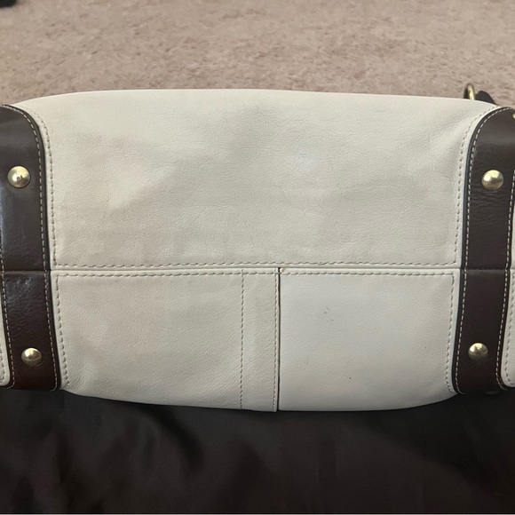 Coach bag with gold hardware - Picture 9 of 15